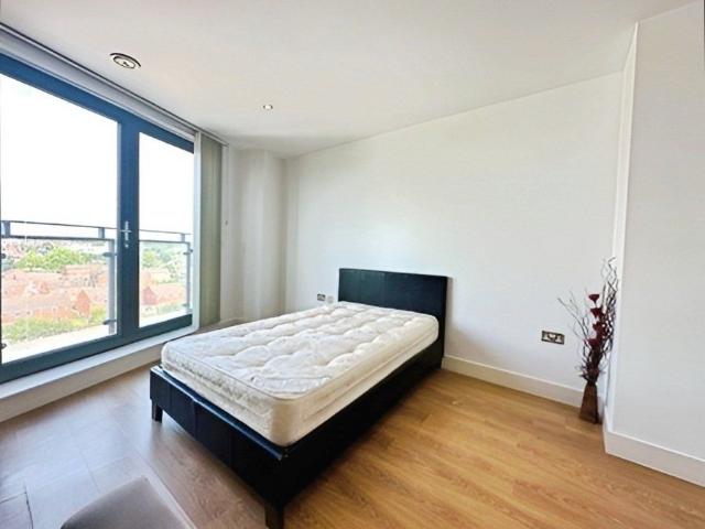 Studio for rent in Richmond Hill, West Yorkshire