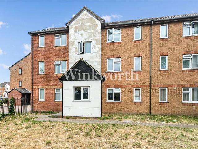 Flat for rent in Bowes, Greater London