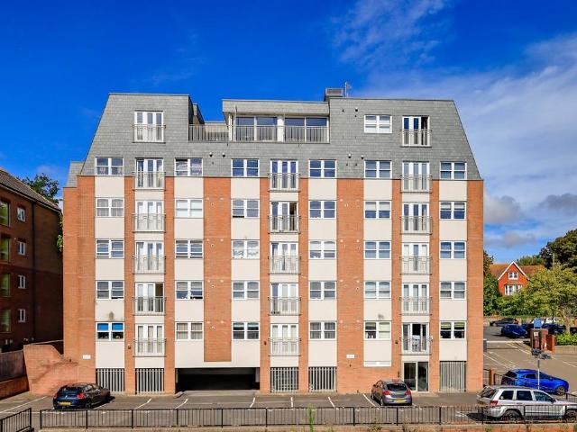 Flat for rent in Upperton, Eastbourne