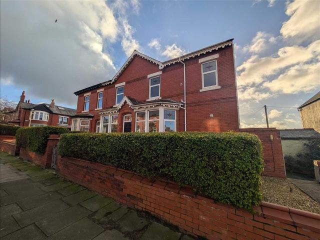 Flat for rent in Layton, Blackpool