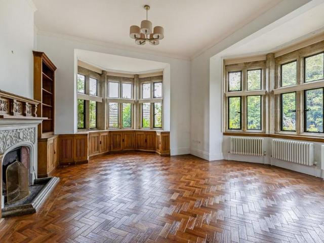 Apartment for rent in Perryfields, West Sussex