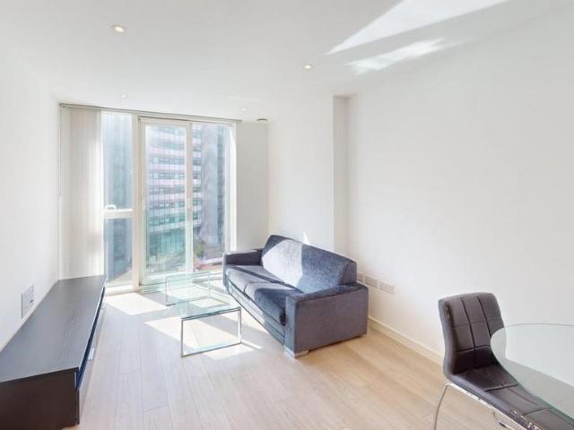 Flat for rent in London Borough of Croydon, Greater London
