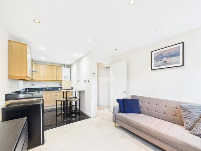 Apartment for rent in St Margarets, Greater London