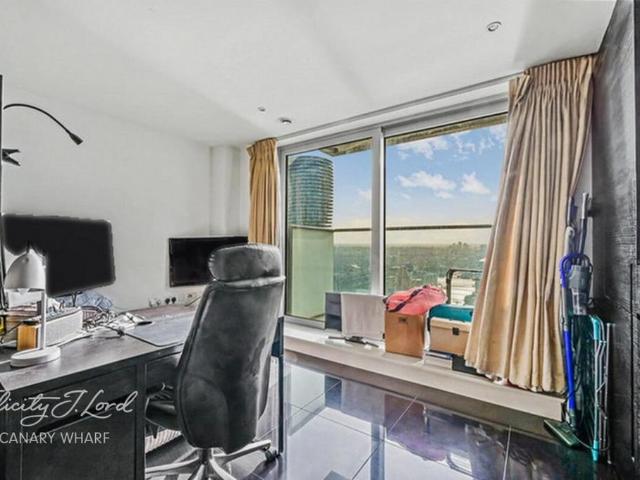 Flat for rent in Isle Of Dogs, Greater London
