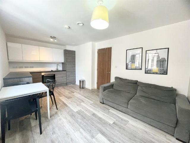 Flat for rent in Ropewalks, Calderstones