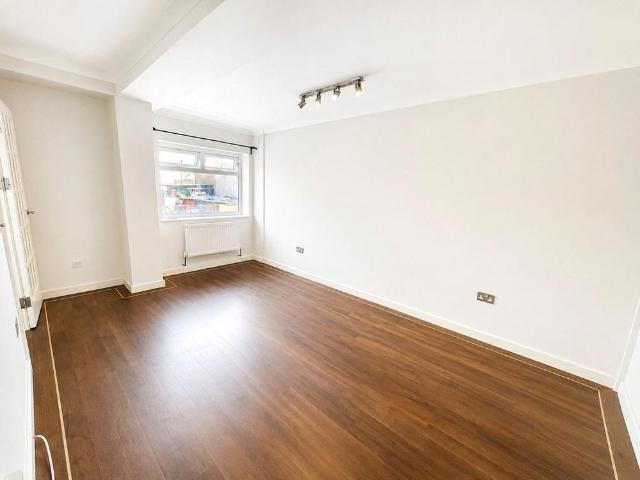 Apartment for rent in London Borough of Croydon, Thornton Heath