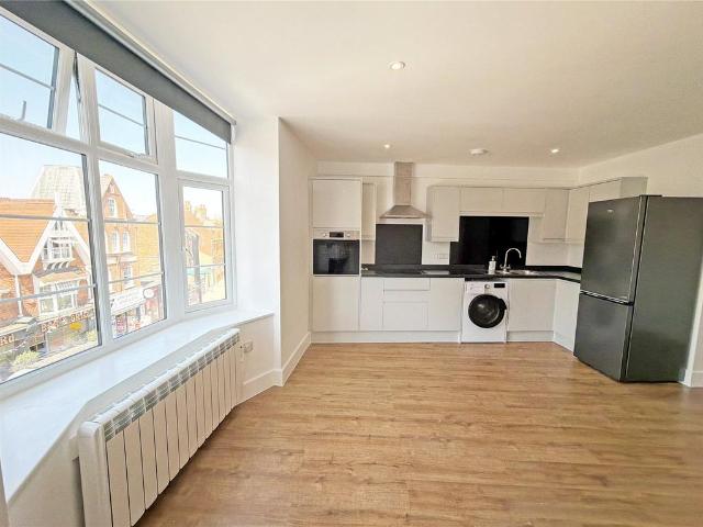 Flat for rent in Perryfields, West Sussex
