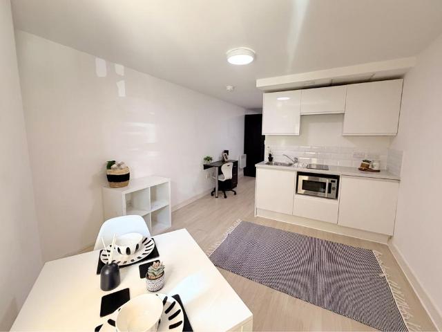 Flat for rent in Calderstones