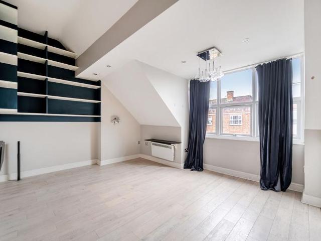 Apartment for rent in Weybridge, Elmbridge