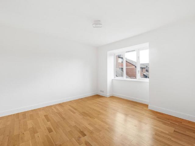 Flat for rent in Hackbridge, Greater London