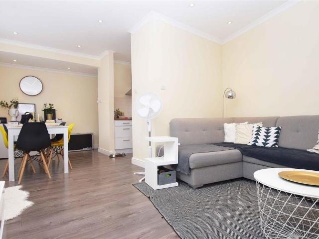 Flat for rent in Hampton, Greater London