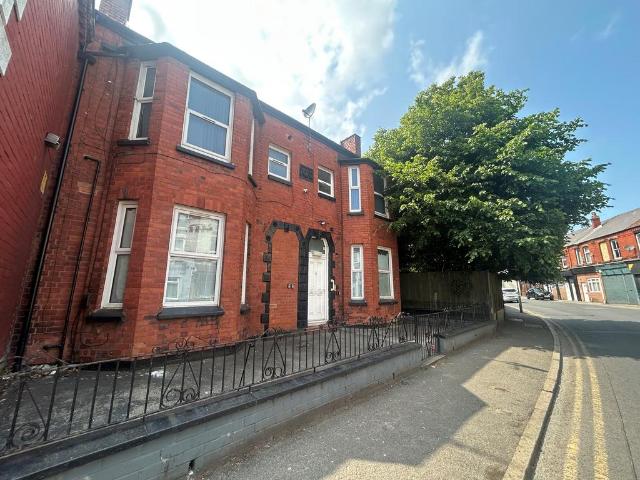 Flat for rent in Cabbage Hall, Calderstones