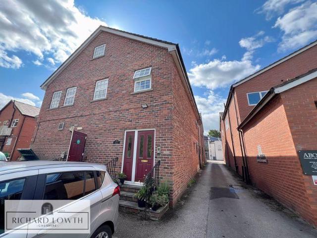 Flat for rent in Poynton