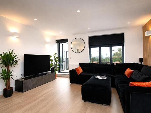 Apartment for rent in Pachesham Park, Surrey