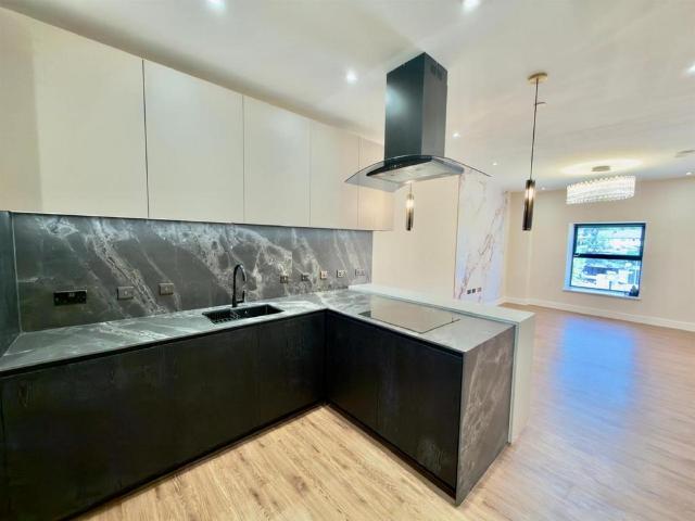 Flat for rent in Crossflatts, West Yorkshire