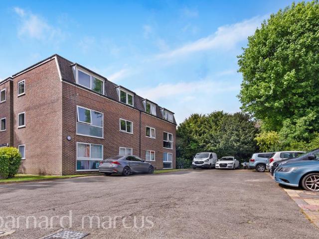 Flat for rent in London Borough of Croydon, Greater London