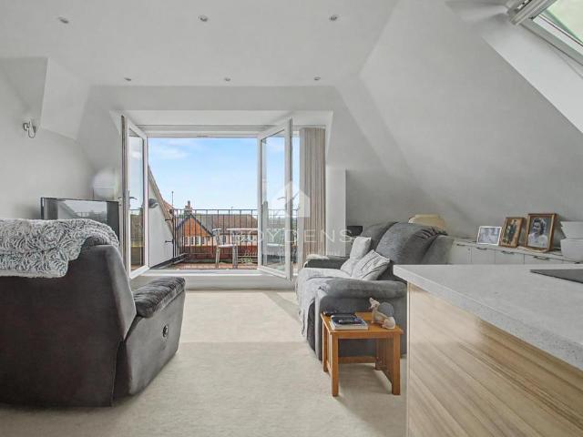 Flat for rent in Frinton and Walton, Dale Hill