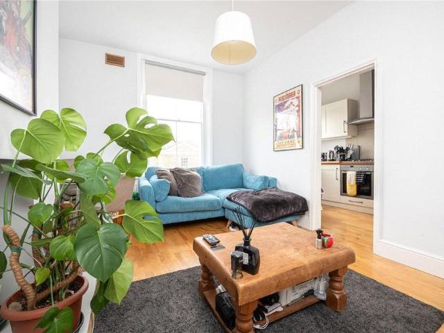 Apartment for rent in St Margarets, Greater London