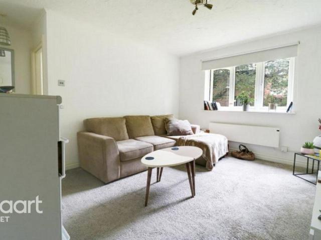 Apartment for rent in Fleet, Hart