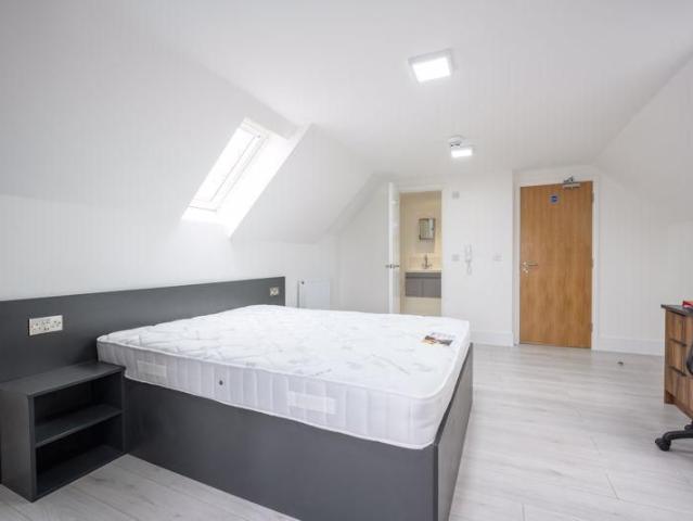 Room for rent in Blackhills, Surrey
