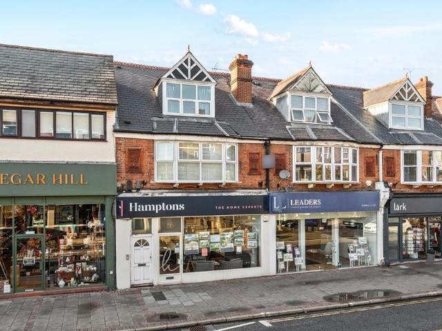 Flat for rent in Weybridge, Elmbridge