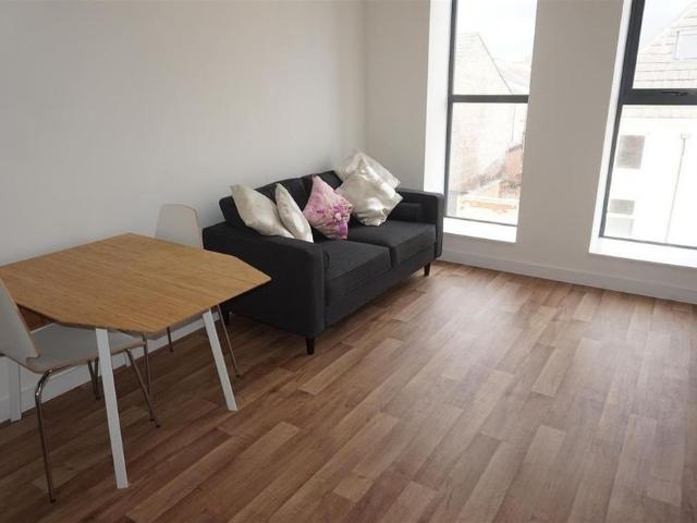 Apartment for rent in Kensington, Calderstones
