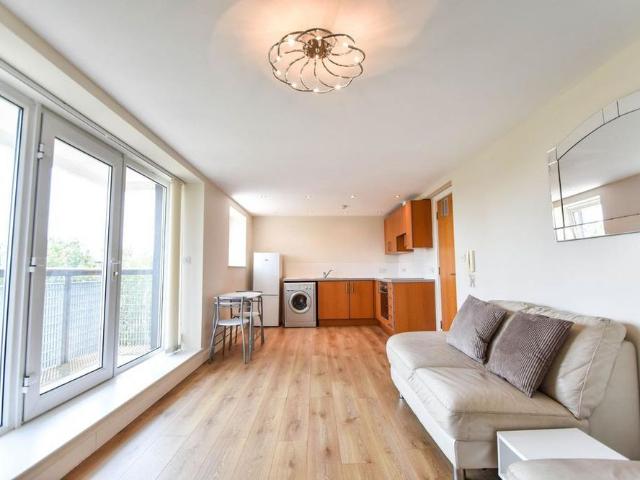 Apartment for rent in Higher Blackley, Georgia