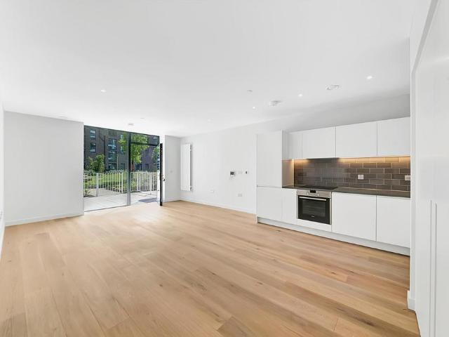 Flat for rent in Silvertown, Greater London