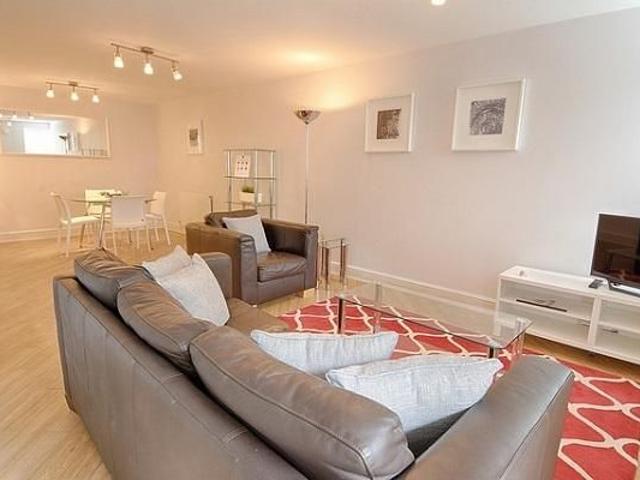 Apartment for rent in London Borough of Merton, Merton Park