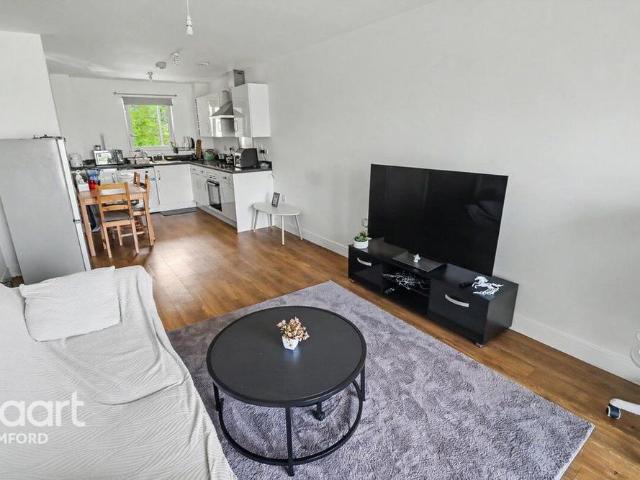 Apartment for rent in Rush Green, Greater London
