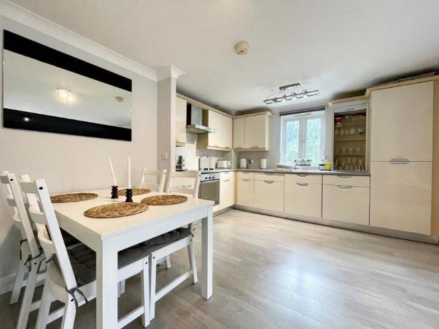 Apartment for rent in Kingsmead, Shenley Brook End