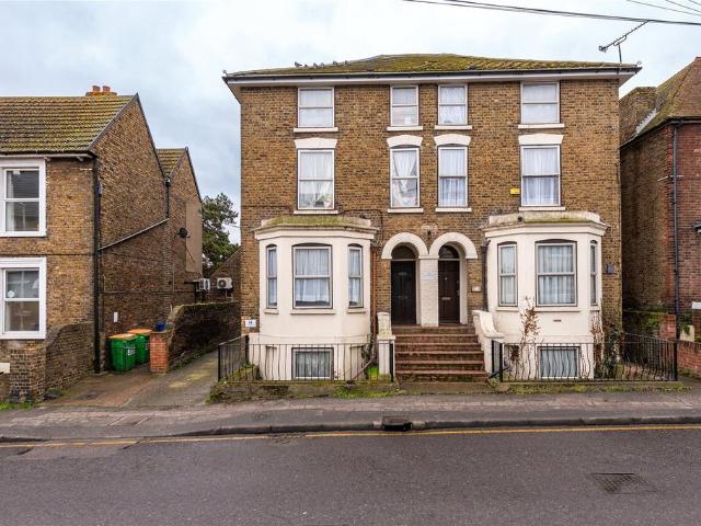 Flat for rent in Regent Quay, Oad Street