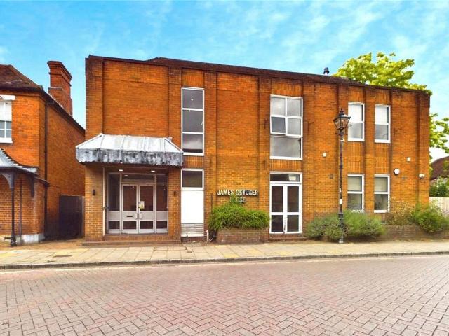 Flat for rent in Theale, West Berkshire