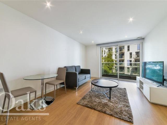 Flat for rent in London Borough of Croydon, Greater London