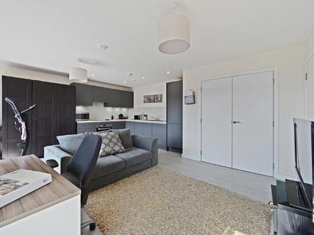 Apartment for rent in Harrow Weald, Greater London