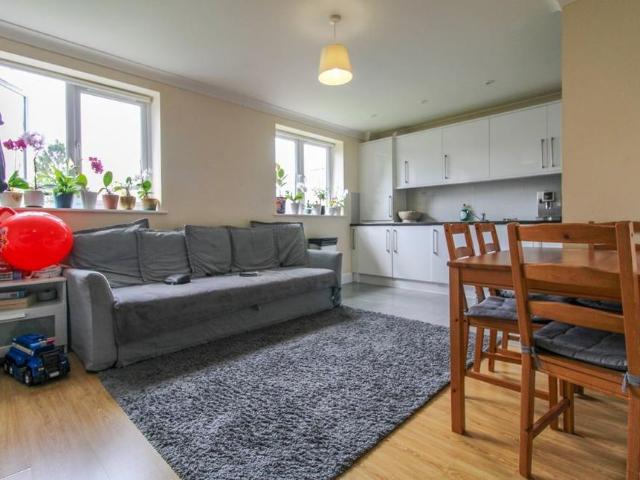 Apartment for rent in London Borough of Croydon, Addiscombe