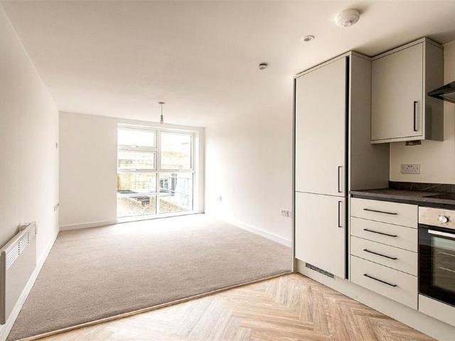 Apartment for rent in Regent Quay, Oad Street