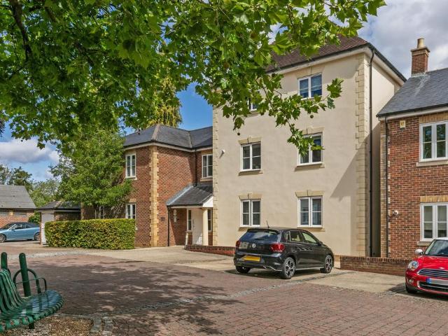 Flat for rent in Harestock, Hampshire