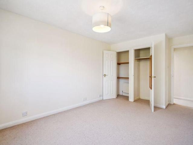 Apartment for rent in Farnham Common, Isle Of Man