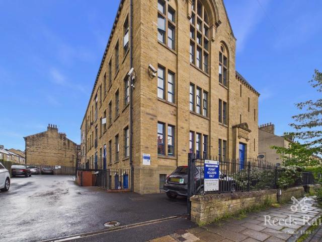 Flat for rent in Highfields, Huddersfield