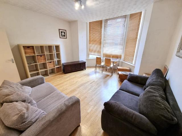 Flat for rent in Calderstones