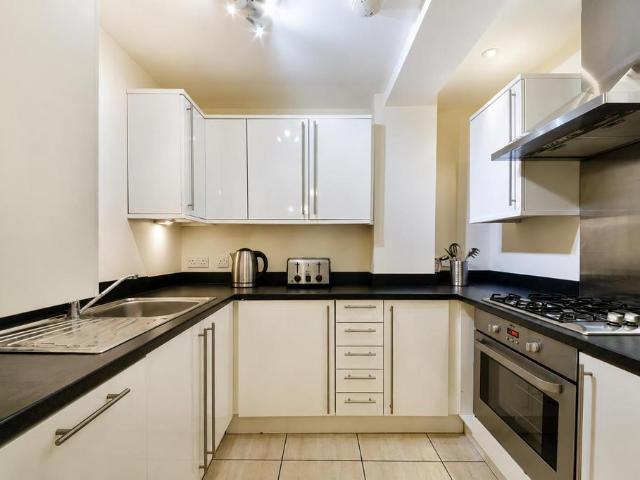 Flat for rent in Blackhills, Surrey