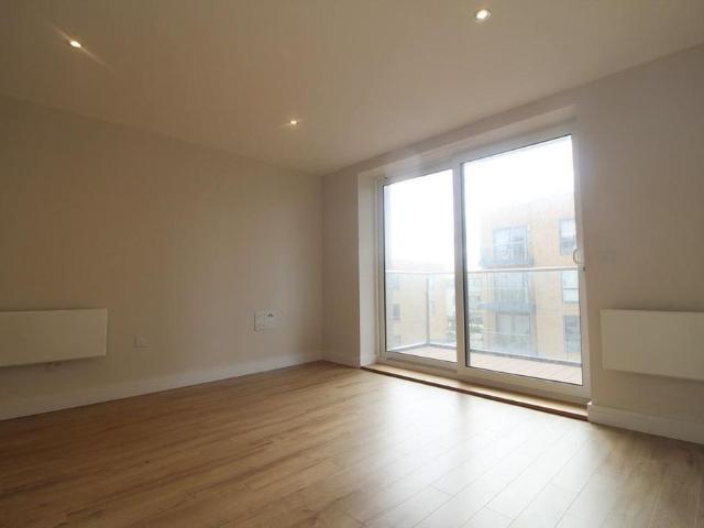 Apartment for rent in Kennet Island, Reading