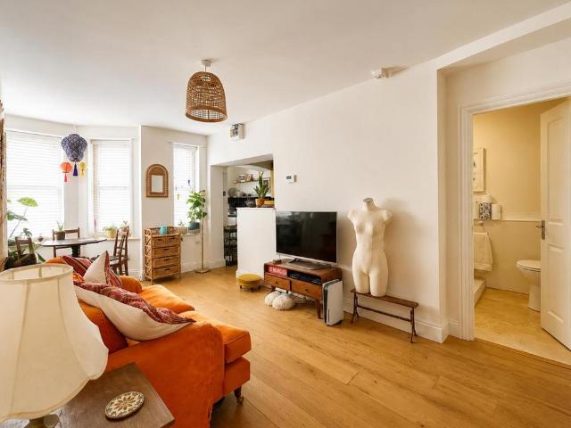 Apartment for rent in Aldrington