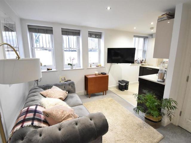 Apartment for rent in Surbiton, Greater London