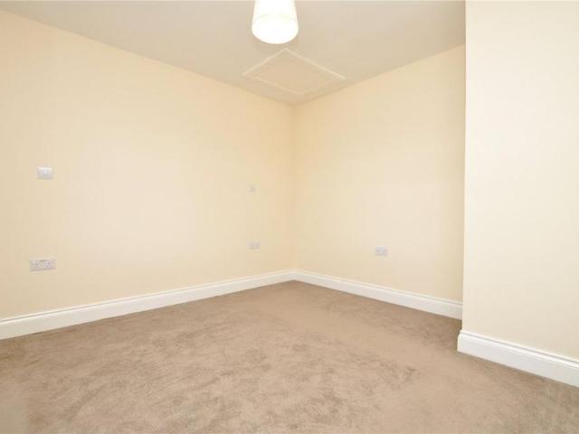Apartment for rent in Shawfield, Guildford