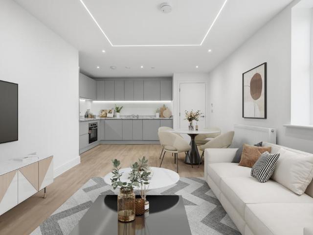 Flat for rent in Totteridge, Cressex