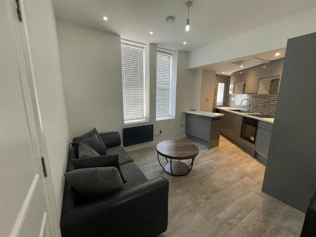 Apartment for rent in Plasnewydd, Falcon Lodge