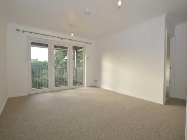 Apartment for rent in Addlestone, Runnymede