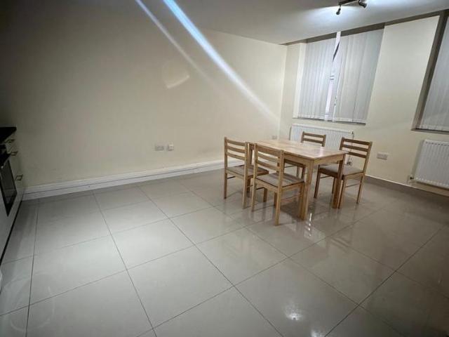 Apartment for rent in London Borough of Ealing, Hanwell